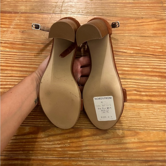 Heels - Picture 4 of 4